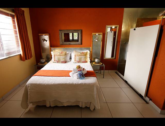 1,629M² GUESTHOUSE FOR SALE IN WEST ACRES EXT 2